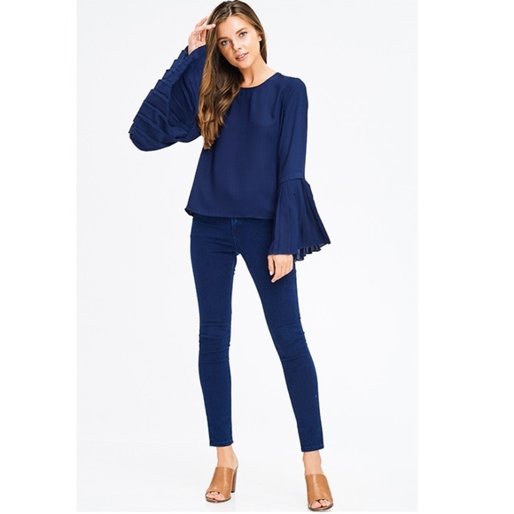 NWT Quality Pleated Butterfly Sleeve Blouse - Picture 3 of 6